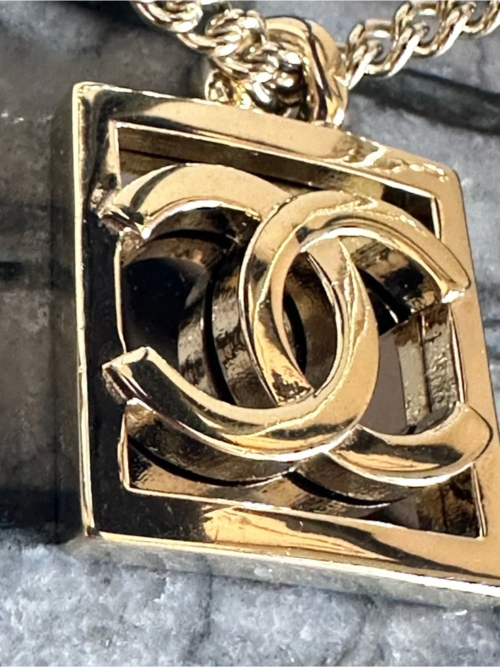 CHANEL 2023 A23B Gold-Tone Black Square CC Pendant Chain Necklace Full Set